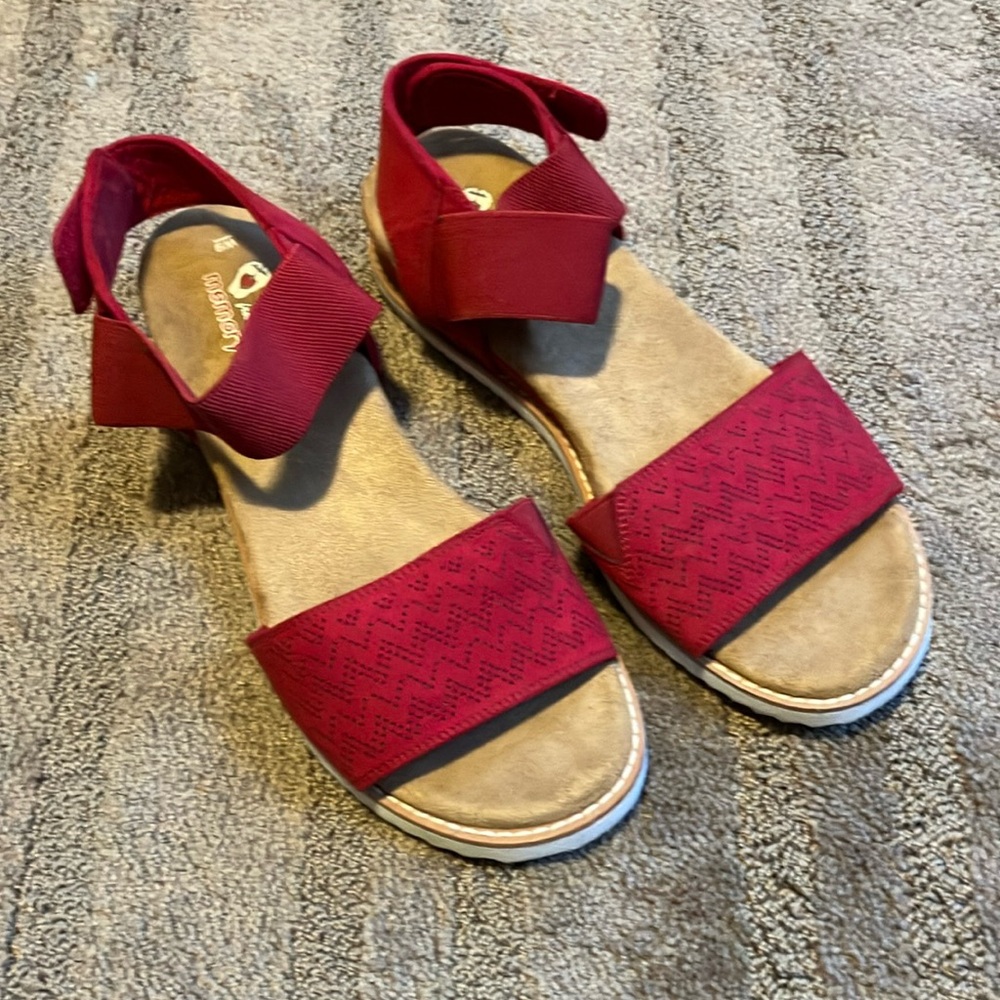 Red Sandals - women’s 9 BOBS